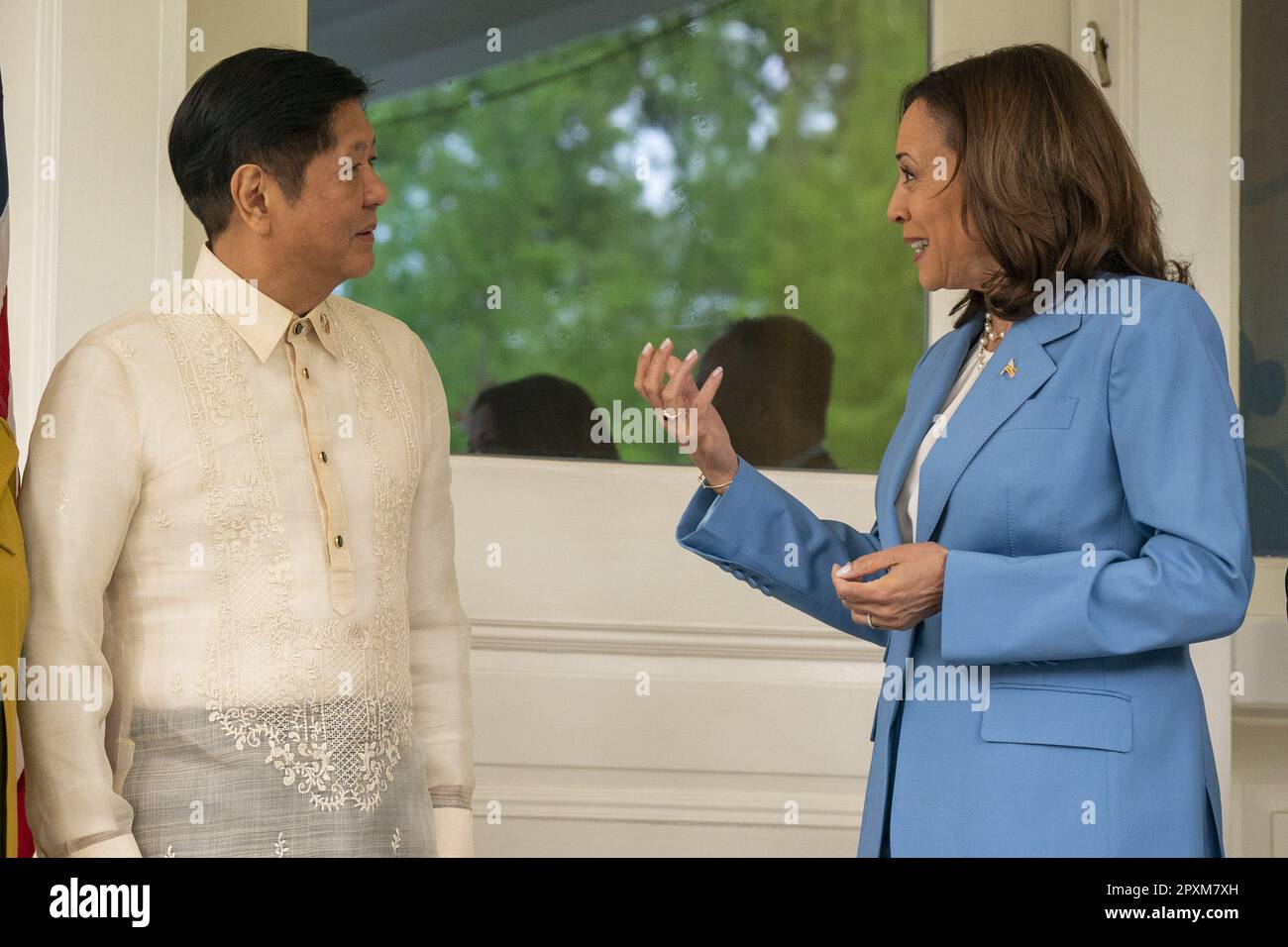 Washington, États-Unis. 02nd mai 2023. ÉTATS-UNIS Le vice-président Kamala Harris s'entretient avec le président philippin Ferdinand Marcos Jr. Avant de prendre un brunch à la résidence du vice-président à Washington, DC Mardi, 2 mai 2023 à Washington DC. Photo de Ken Cedeno/UPI crédit: UPI/Alay Live News Banque D'Images