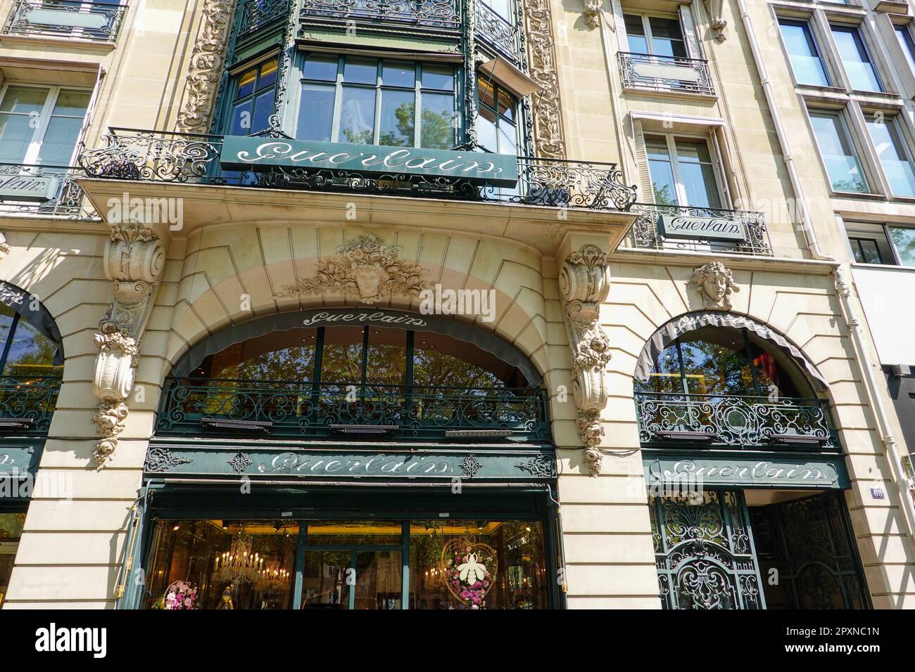 Guerlain Boutique, AV champs-Élysées, Paris, France. Banque D'Images