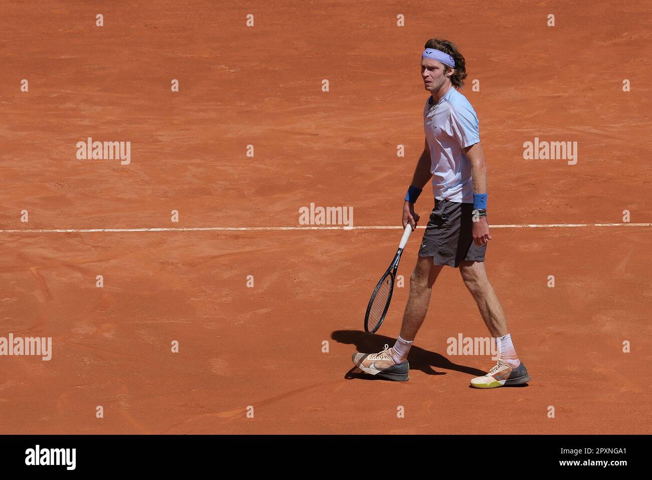 Madrid, Espagne. 02nd mai 2023. Andrey Rublev, de Russie, joue contre Karen Jachanov, d'Arménie, le neuvième jour de l'Open de Mutua Madrid à la Caja Magica à Madrid. (Photo par Atilano Garcia/SOPA Images/Sipa USA) crédit: SIPA USA/Alay Live News Banque D'Images