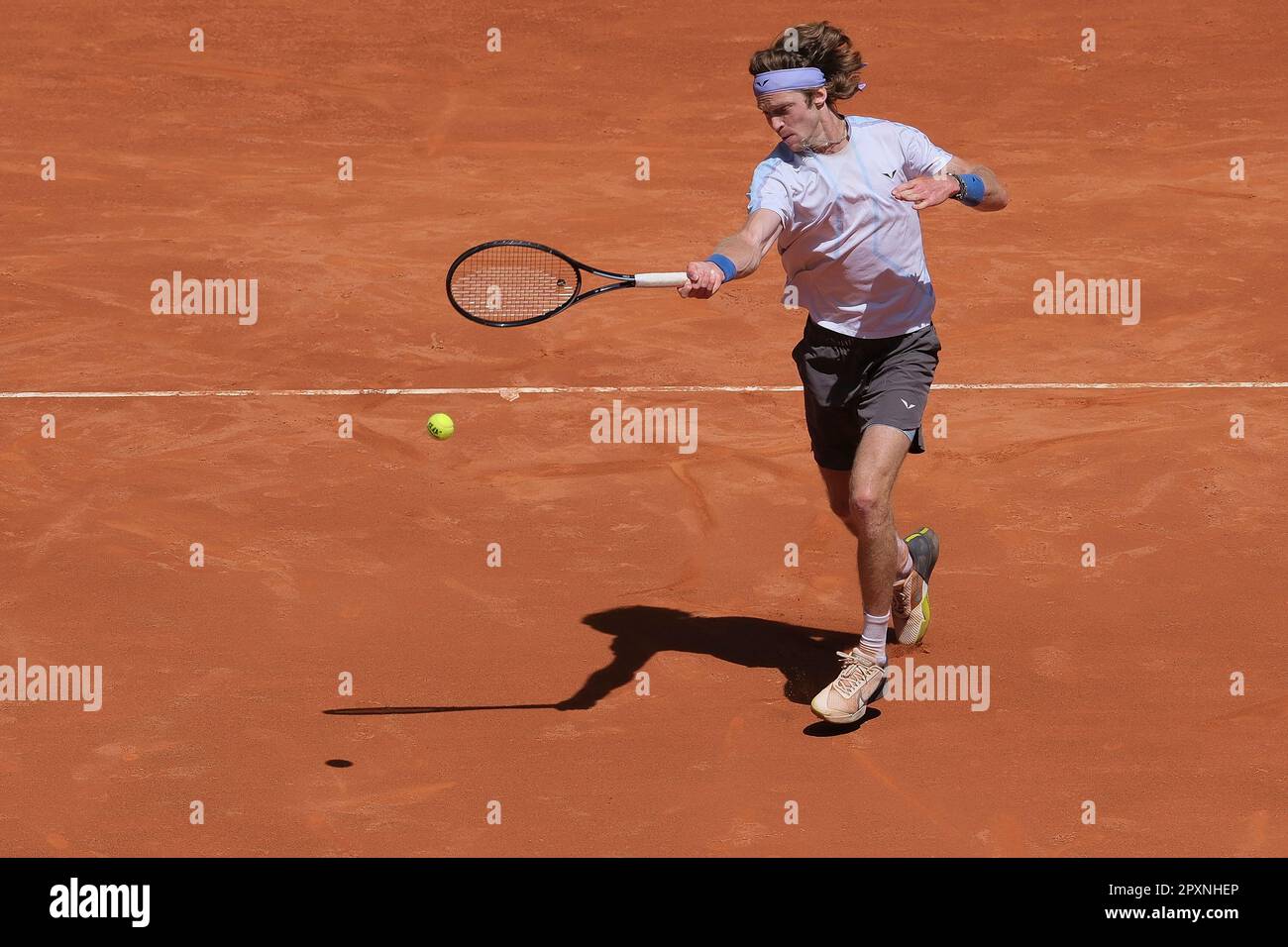 Madrid, Espagne. 02nd mai 2023. Andrey Rublev, de Russie, joue contre Karen Jachanov, d'Arménie, le neuvième jour de l'Open de Mutua Madrid à la Caja Magica à Madrid. (Photo par Atilano Garcia/SOPA Images/Sipa USA) crédit: SIPA USA/Alay Live News Banque D'Images