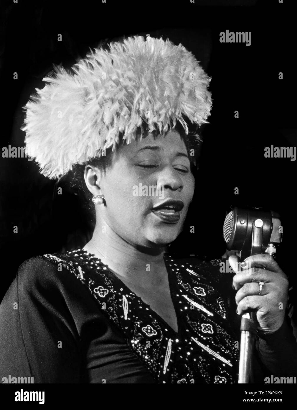 Ella Fitzgerald. Portrait de la chanteuse américaine de jazz Ella Jane Fitzgerald (1917-1996), 1947. Photo de William P Gottlieb. Banque D'Images