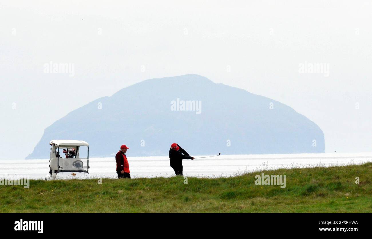 Turnberry, Ayrshire, Écosse, Royaume-Uni. 2nd mai 2023. L'ex-président Donald Trump visite Trump Turnberry pour une partie de golf le 02/05/23 crédit: CDG/Alay Live News Banque D'Images