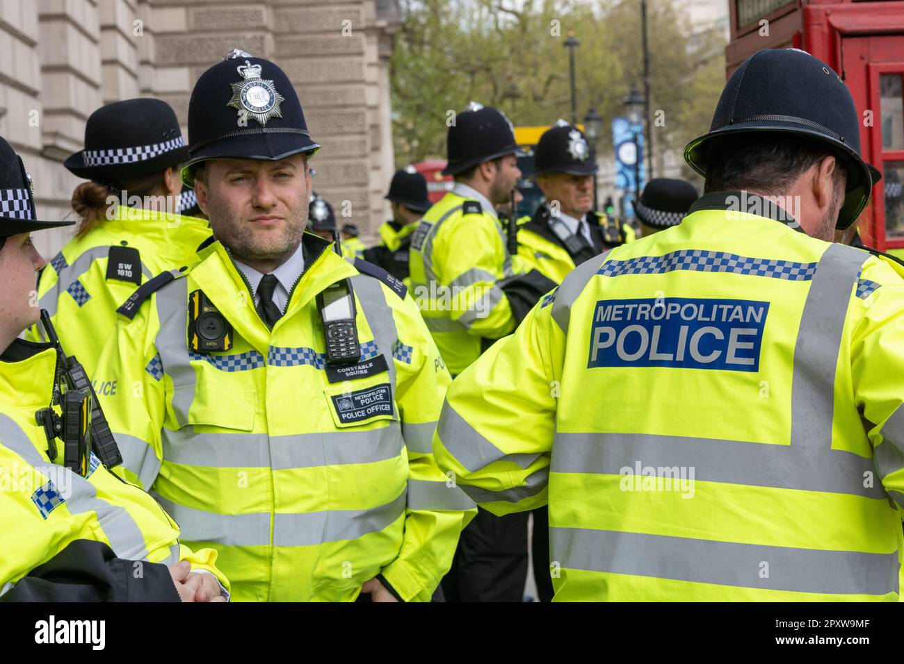 Londres, Royaume-Uni. 2nd mai 2023. Un grand nombre d'officiers de police métropolitains ont été présents lors de la visite du roi au Parlement, avec une grande manifestation NEU à proximité. Crédit : Ian Davidson/Alay Live News Banque D'Images