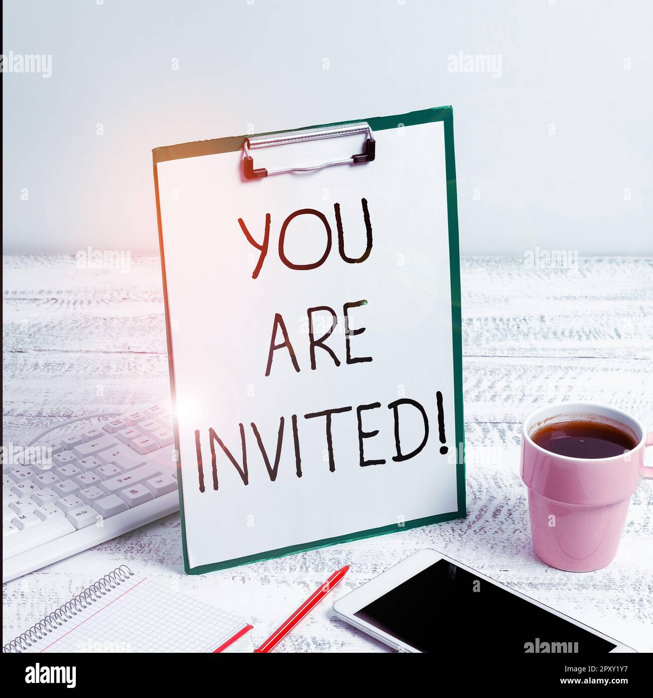 Écriture affichage de texte vous êtes invité, Word pour recevoir et invitation à un événement Joignez-vous à nous pour célébrer Banque D'Images