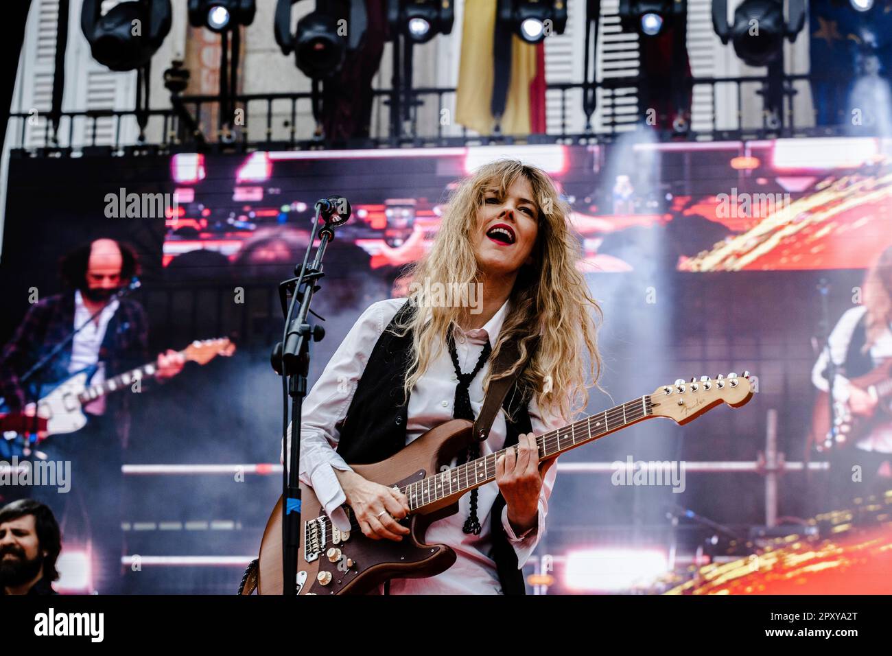 The singer-songwriter Christina Rosenvinge during a performance on the occasion of the Fiestas del 2 de Mayo, in the Plaza Mayor, on May 2, 2023, in Madrid (Spain). Christina Rosenvinge stars in one of the free concerts offered by the Community of Madrid, on the occasion of the Fiestas del 2 de Mayo, in collaboration with the Primavera Sound festival that will be held for the first time in Madrid from June 5 to 11. Carlos Luján / Europa Press 05/02/2023 (Europa Press via AP) Banque D'Images
