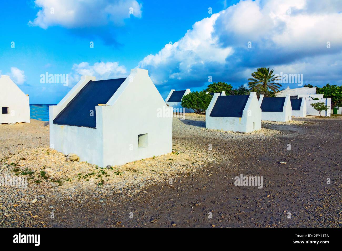 Cabanes d'esclaves pour mineurs de sel de mer à Kralendijk Antilles néerlandaises Bonaire Banque D'Images