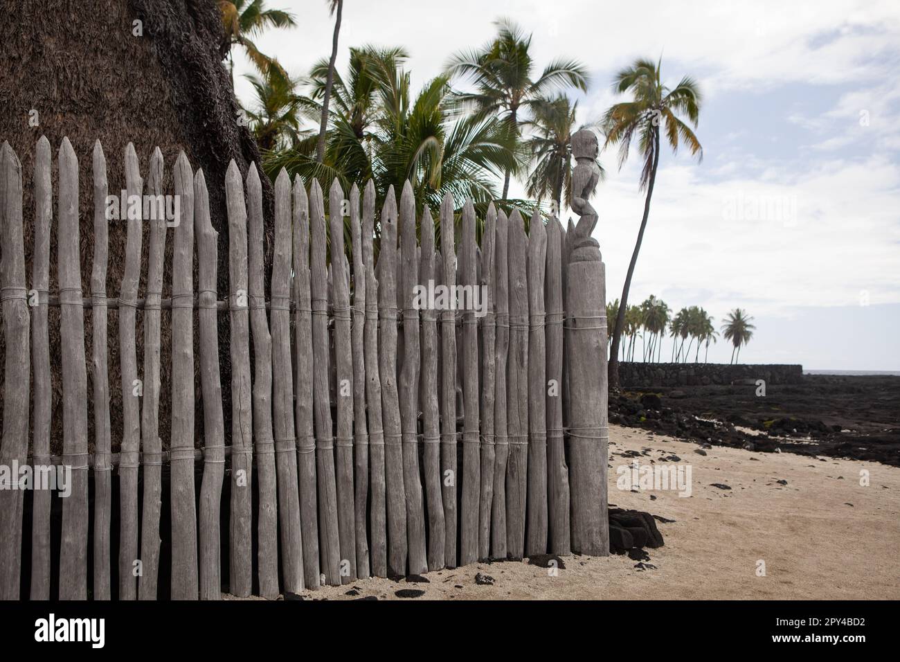 Scènes historiques hawaïennes du parc historique national de Puuhonua O Honaunau, sur l'île d'Hawaï, sur la côte de Kona. Banque D'Images