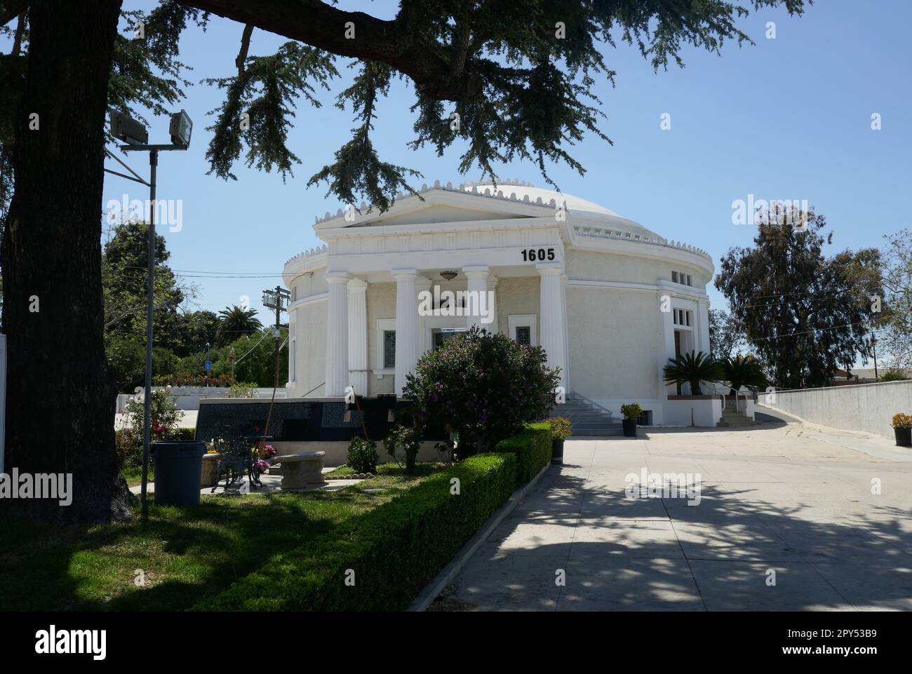 Los Angeles, Californie, États-Unis 2nd mai 2023 Chapelle des pins sur 2 mai 2023 à Los Angeles, Californie, États-Unis. Niches/tombes ici inclure: Colin Clive, Harry August Jansen, Leonard Mudie, Stuart Erwin, Mae Busch, Lyle Wheeler, Willis O'Brien, Edgar Dearing, Leonard Carey, William LeBaron, Nigel Bruce, Lloyd Ingraham, Bob Bailey, Everett King, Arthur Hoyt, Max Davidson, Charleton Hutchinson Gabriel, et Vaultage incluent : Edmund Gwenn, Philip Van Zandt, HB Warner, Bronco Billy Anderson, Tom Conway, William Desmond, Maude Vulton, Wilfred Lucas, Sarah Mason, Thomas Mitchell, Stuart Paton, Harry Ruby Banque D'Images