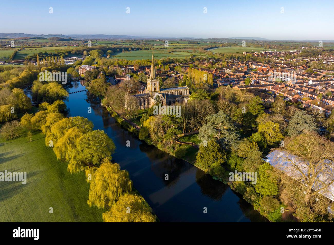 Église Sainte-Trinité, près de la rivière Avon, Stratford-upon-Avon, Warwickshire, Angleterre, Royaume-Uni Banque D'Images