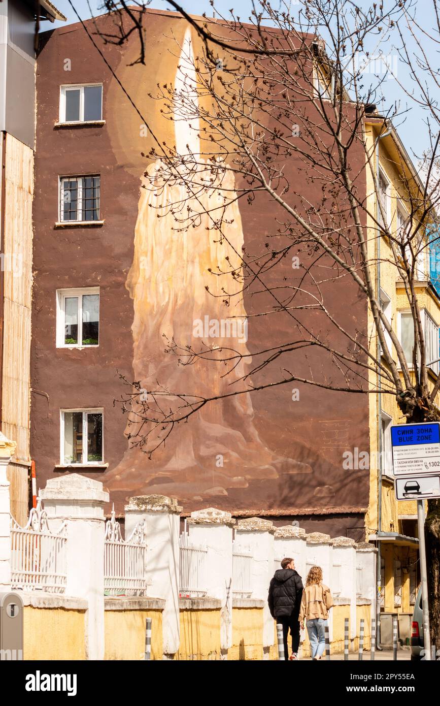 Street art murale brûlant bougie graffiti Street art sur bâtiment résidentiel à Sofia, Bulgarie, Europe de l'est, Balkans, UE Banque D'Images