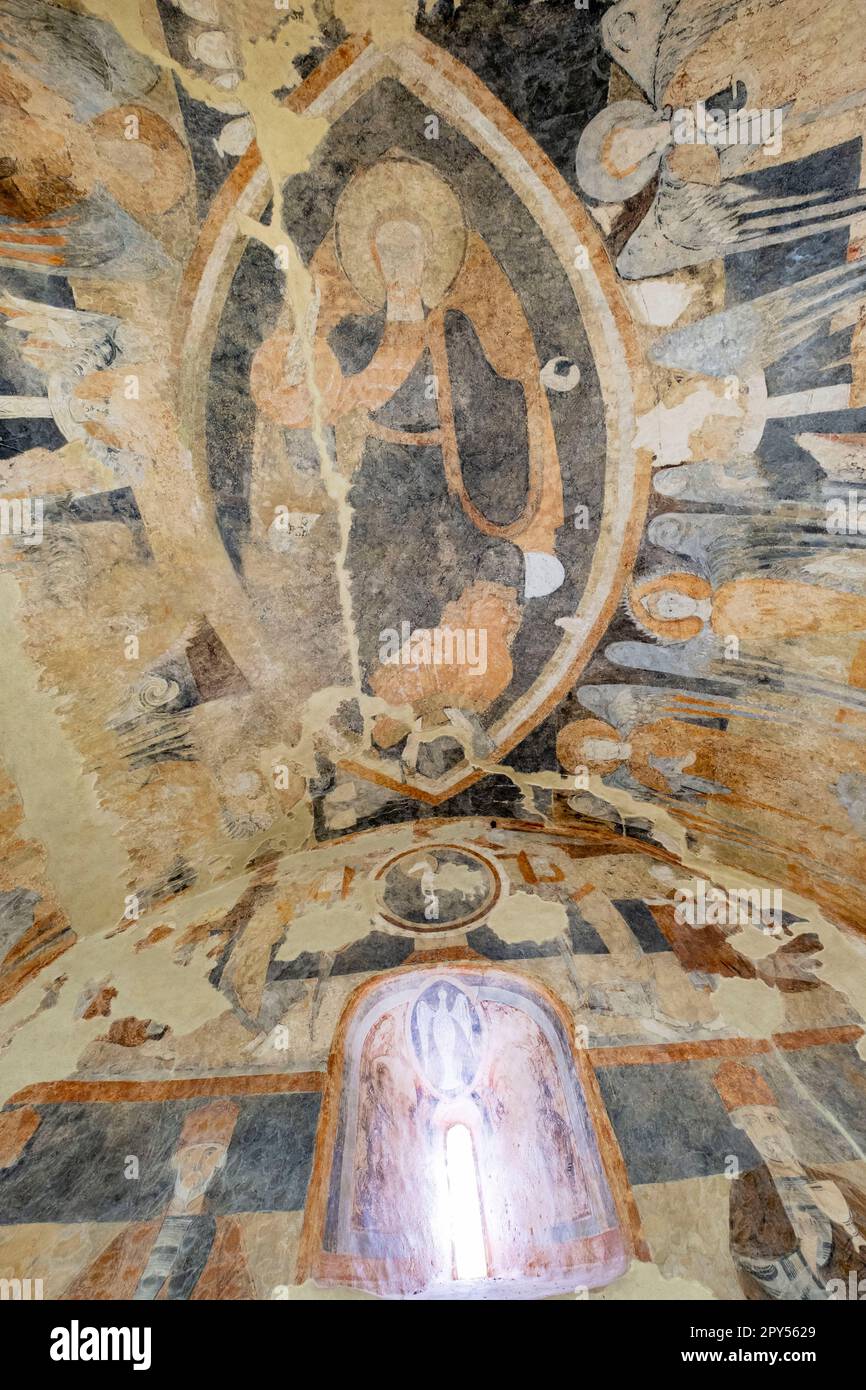 pantocrator, tribunal del juicio final y veinticuatro ancianos del Apocalipsis, fresco románico en el ábside, Ermita de San Miguel, siglo VII, interprétation Banque D'Images