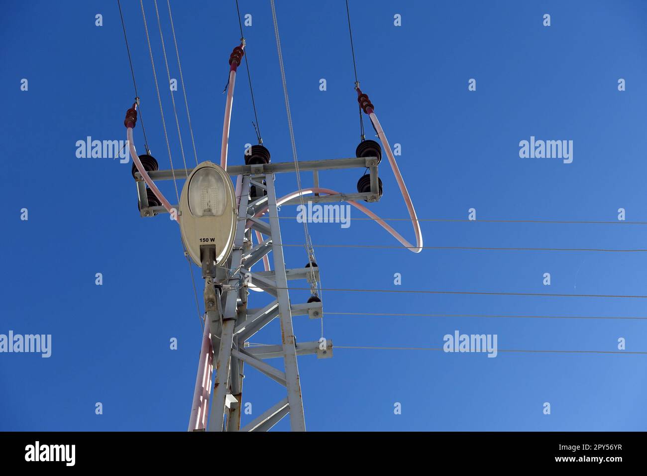 transformateur électrique de rue et lampe d'éclairage de rue Banque D'Images