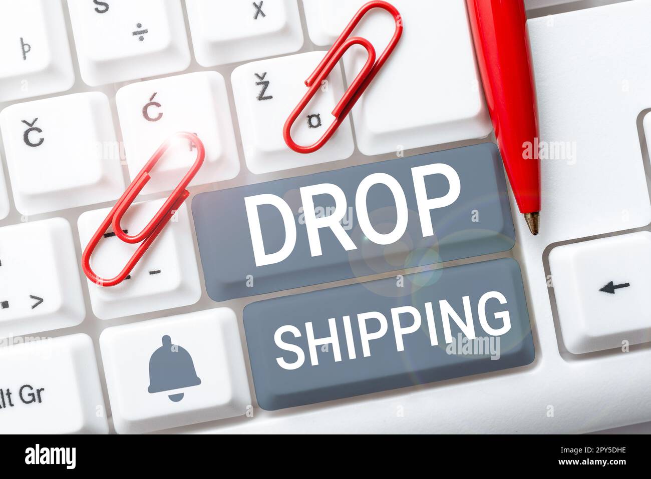 Présentation conceptuelle Drop Shipping. Vitrine commerciale pour envoyer des marchandises d'un fabricant directement à un client plutôt qu'au détaillant Banque D'Images