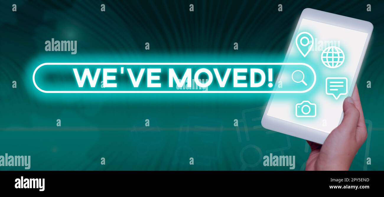 Signe d'écriture manuelle nous avons déplacé. Photo conceptuelle en cours de vie à partir d'un autre pays, identique ou différent Banque D'Images