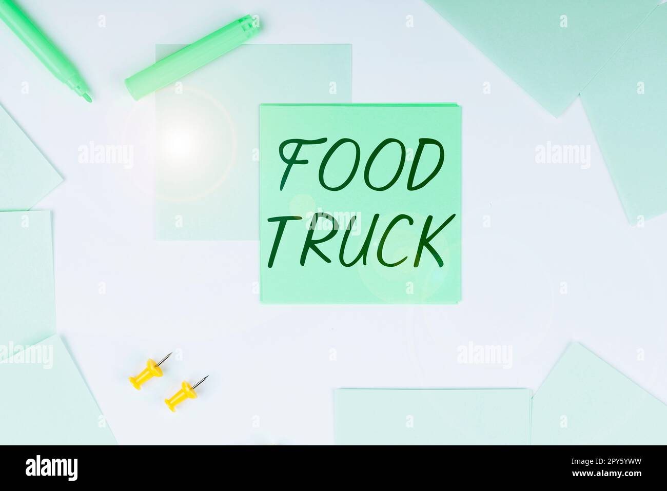Affiche textuelle indiquant le camion alimentaire. Concept signifiant un grand véhicule avec des installations pour la cuisine et la vente de nourriture Banque D'Images