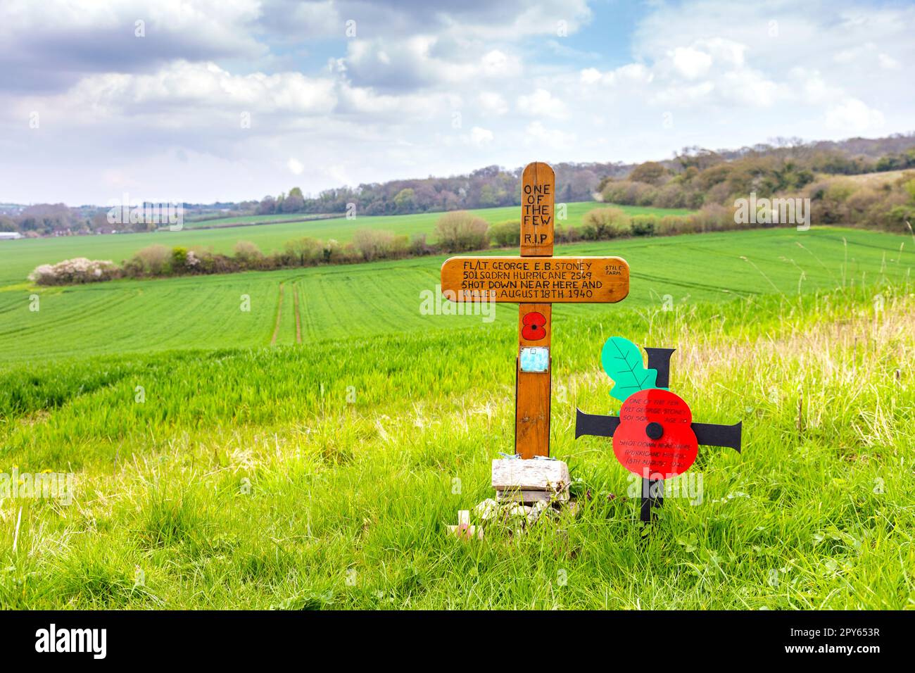 Traversez où F/Lt George Edward Bowes Stoney a été abattu pendant la Seconde Guerre mondiale près de Chilham, Kent, Angleterre Banque D'Images