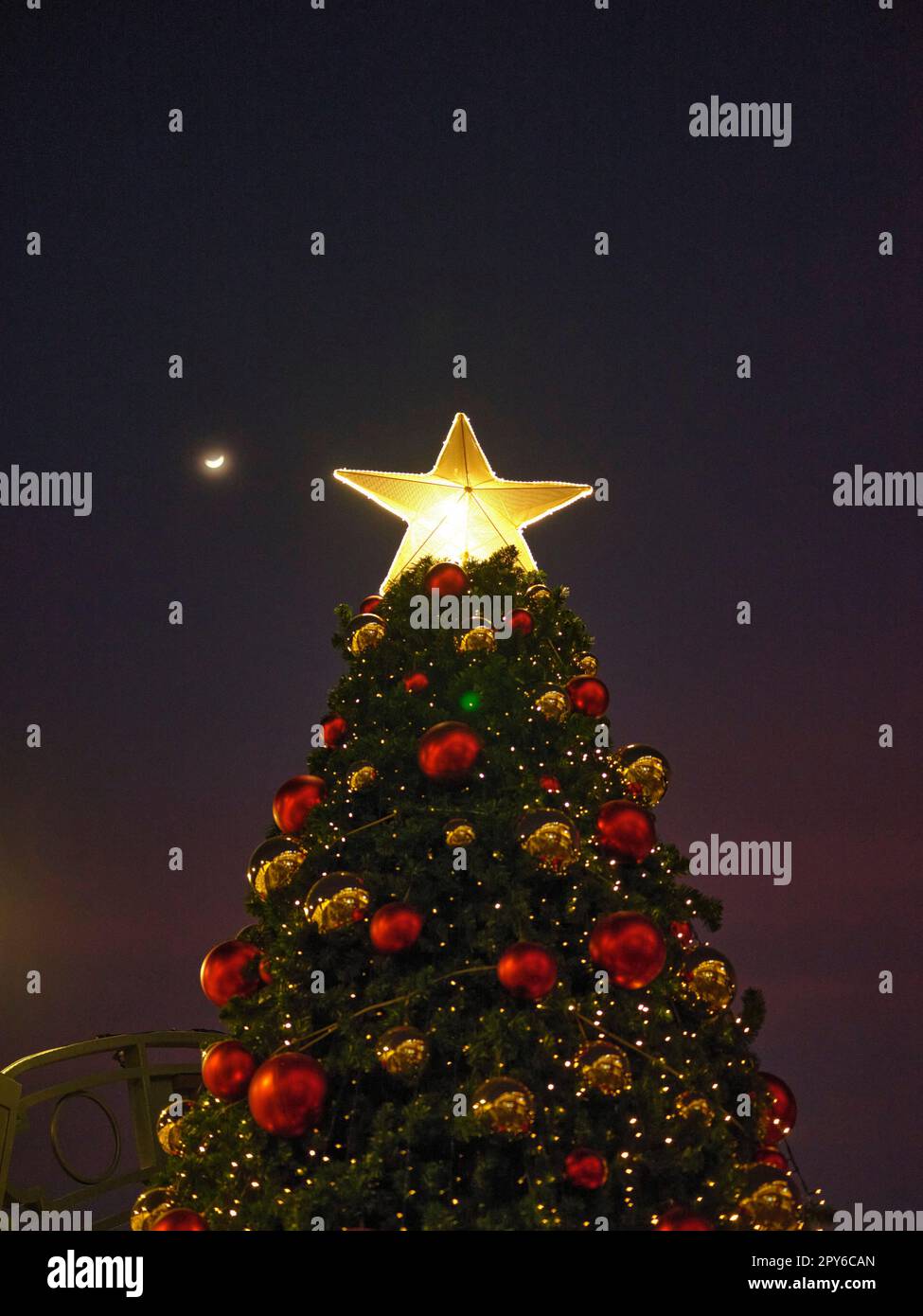 Belle décoration d'éclairage Conner arbre de Noël . Banque D'Images