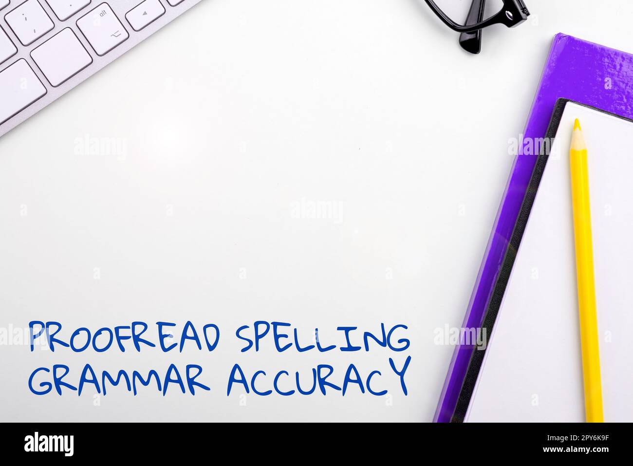 Signe de texte indiquant la précision de la grammaire de l'orthographe corrigée. Mot pour lire et marquer l'orthographe, les erreurs de grammaire Banque D'Images