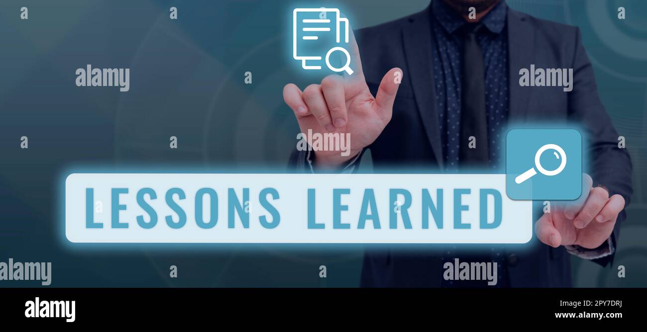Écriture affichage de texte leçons apprises. Photo conceptuelle promouvoir partager et utiliser les connaissances issues de l'expérience Banque D'Images