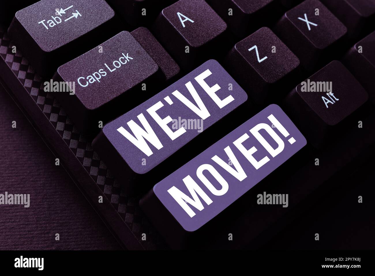 Inspiration montrant le signe que nous avons déménagé. Idée d'affaires de vivre à partir d'un autre endroit même ou pays différent Banque D'Images