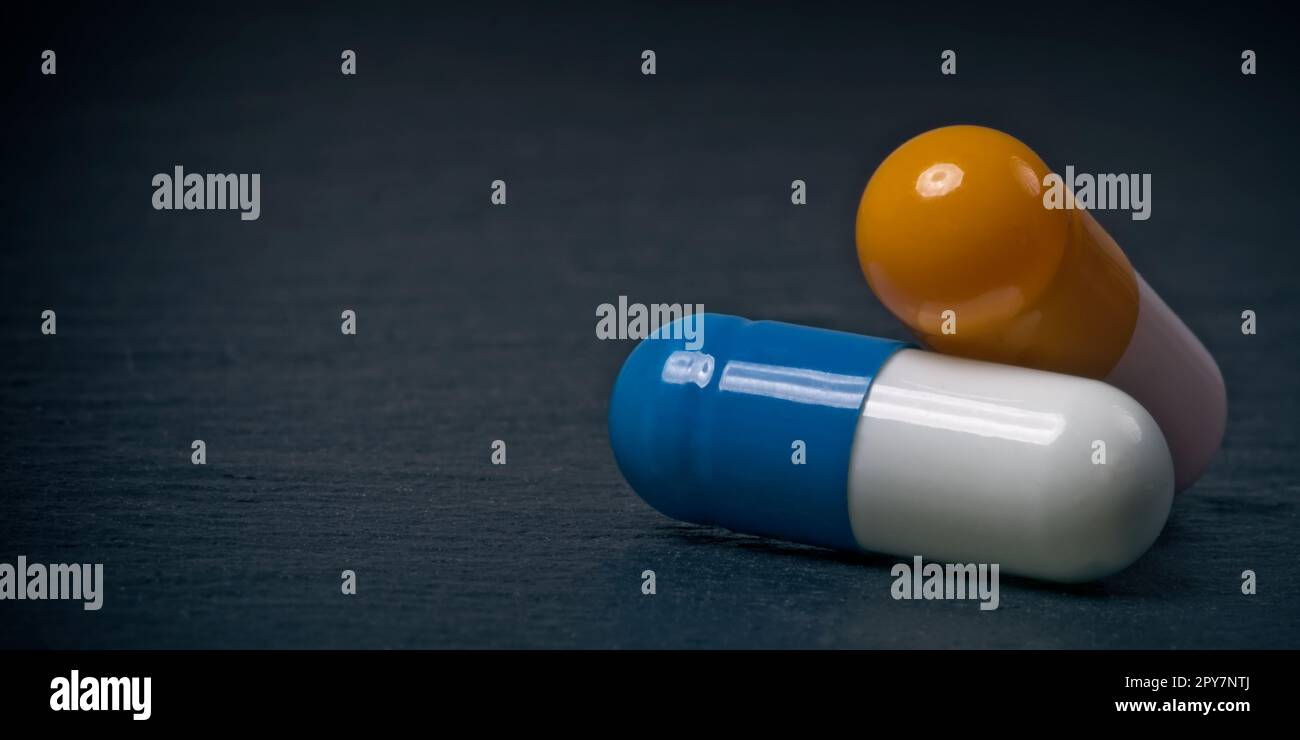 Libre de deux capsules. Banque D'Images
