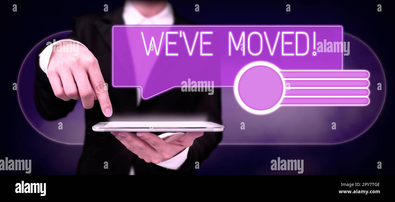 Panneau affichant nous avons déplacé. Vitrine d'affaires qui va vivre à partir d'un autre endroit même ou pays différent Banque D'Images