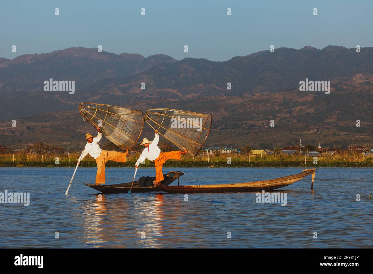 Les pêcheurs du lac Inle au Myanmar Banque D'Images