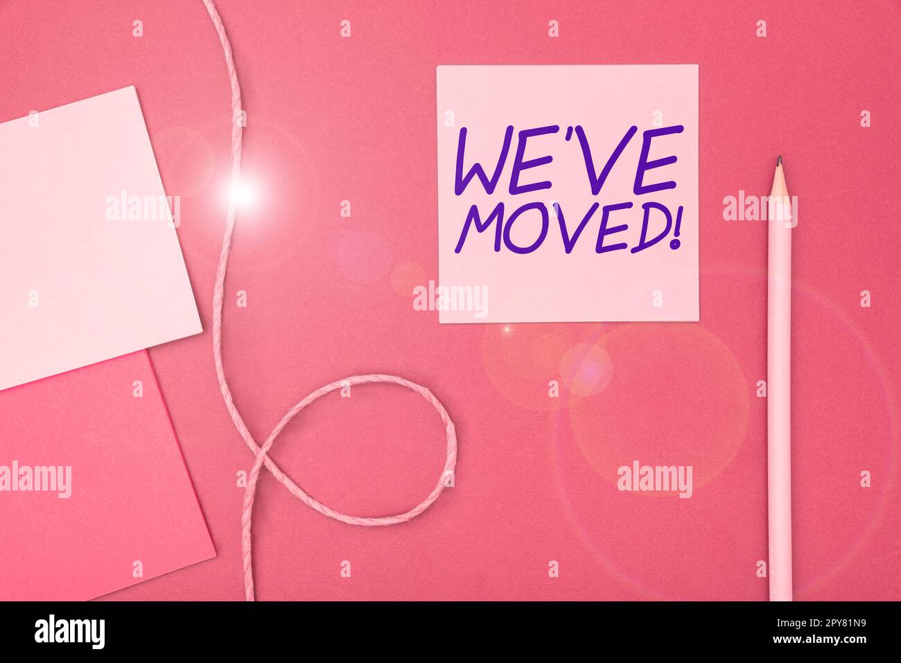 Signe de texte indiquant que nous avons déplacé. Internet concept va vivre à partir de lieu un autre pays même ou différent Banque D'Images