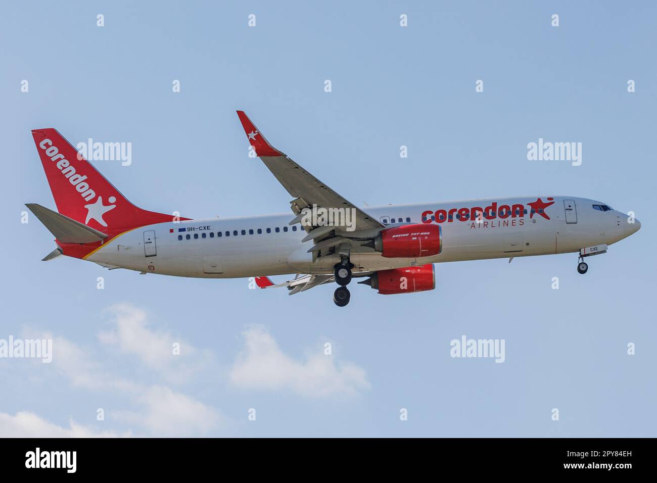 Düsseldorf, Allemagne. 02.05.2023. 9h-CXE CONRENDON AIRLINES EUROPE BOEING 737-800 débarquant à l'aéroport international de Dusseldorf. Crédit: ANT Palmer/Ala Banque D'Images