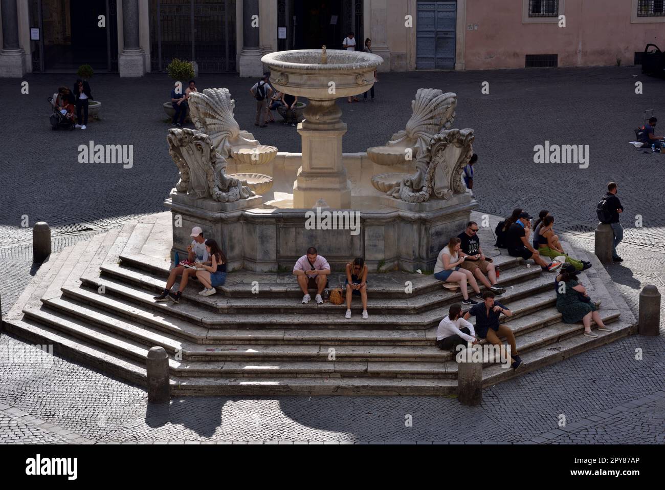 Fontaine, Piazza di Santa Maria à Trastevere, Rome, Italie Banque D'Images