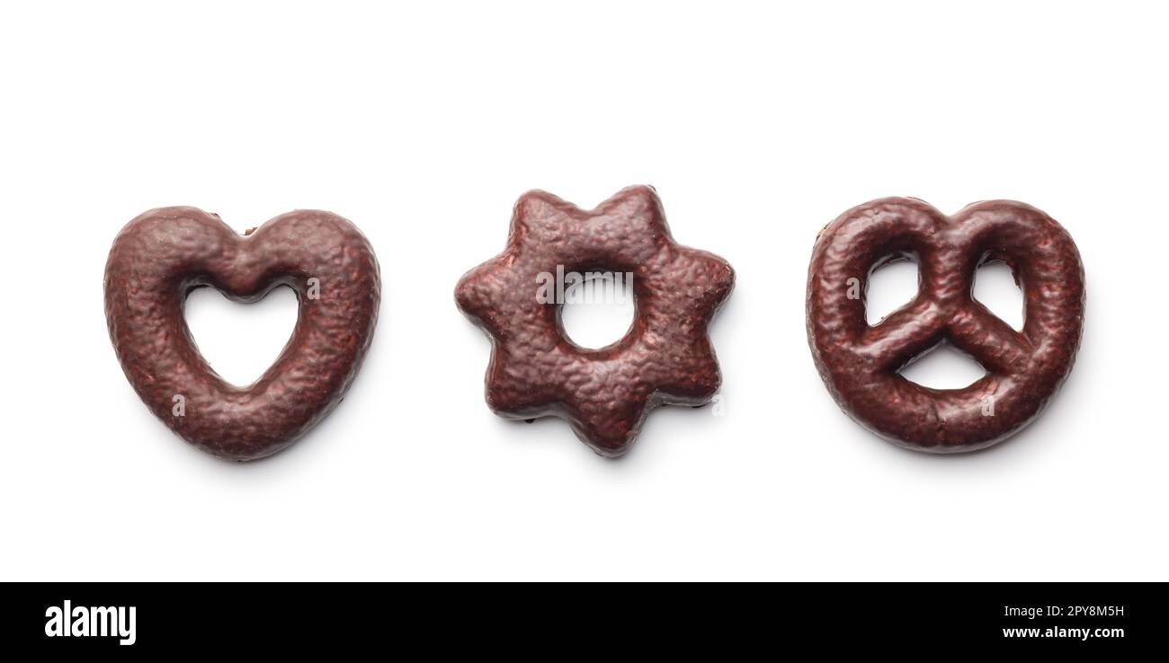 Coeur de chocolat doux, étoile et bretzel isolé sur fond blanc. Banque D'Images