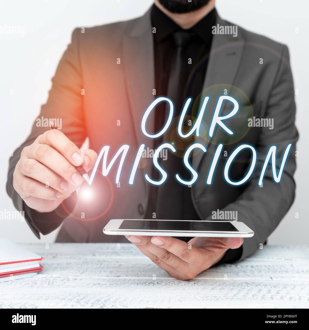 Écrire afficher le texte notre mission. Mot pour les tâches ou le calendrier nous devons les faire correctement dans l'ordre de succès Banque D'Images