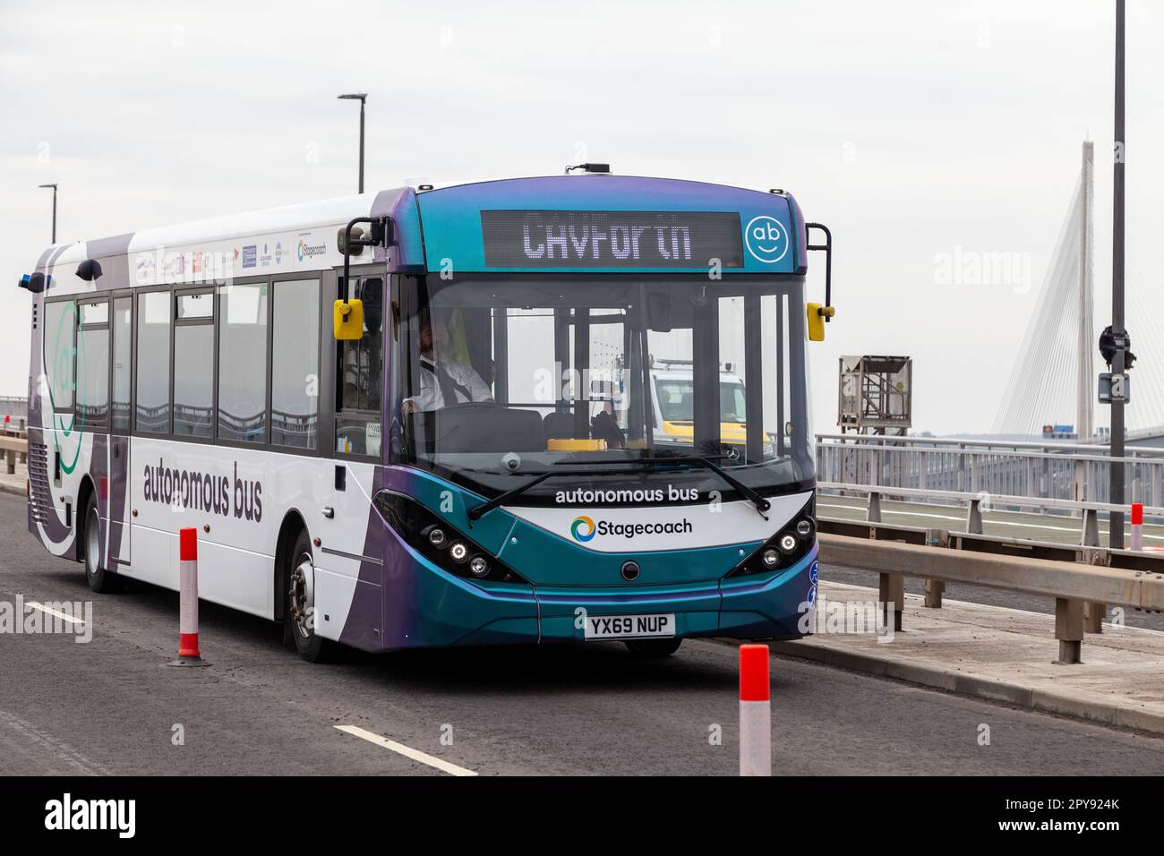 North Queensferry, Fife, Écosse. 03 mai 2023. Stagecoach triant des bus autonomes au-dessus du pont de la Forth Road et à destination d'Édimbourg. © Richard Newton / Alamy Live News Banque D'Images