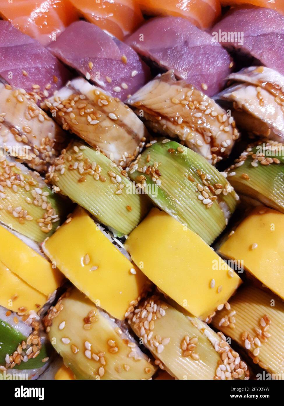 Sushi avec du poisson et du fromage en gros plan Banque D'Images