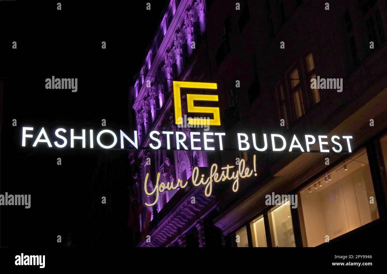Fashion Street signes de Budapest, votre style de vie, la nuit, Budapest, Deák Ferenc U. 15, 1052, Hongrie Banque D'Images