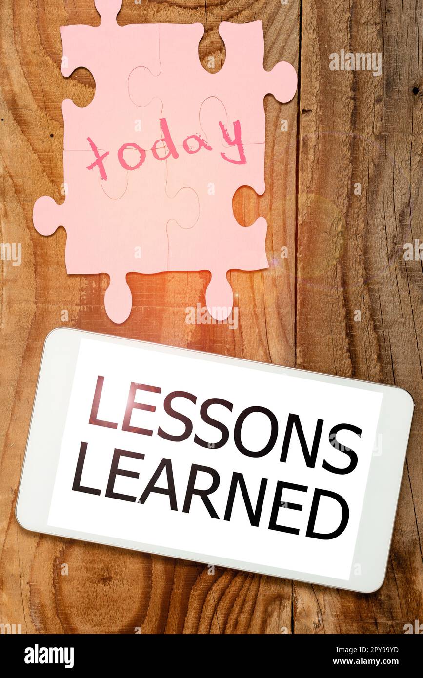 Légende conceptuelle leçons apprises. Idée d'entreprise promouvoir partager et utiliser les connaissances issues de l'expérience Banque D'Images
