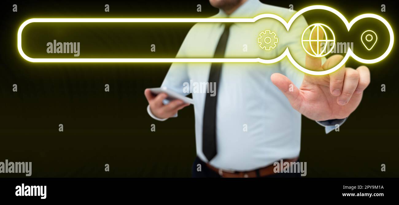 Homme dans la chemise de bureau satinding et tenant le téléphone portable. Homme d'affaires appuyant sur le bouton virtuel avec son doigt. Déverrouiller, allumer. Lueur colorée futuriste. Banque D'Images