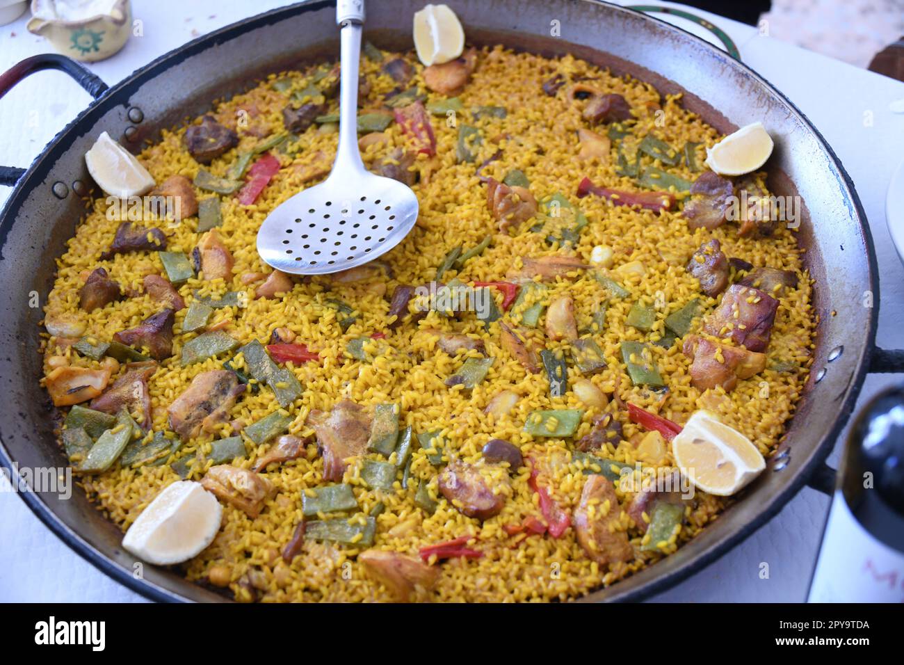 Une paella dans la province d'Alicante, Costa Blanca, Espagne Banque D'Images