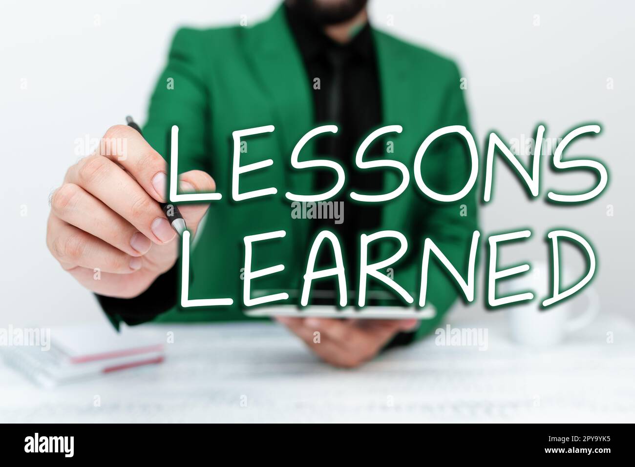 Affiche textuelle indiquant les leçons apprises. Vitrine d'affaires promouvoir partager et utiliser les connaissances issues de l'expérience Banque D'Images