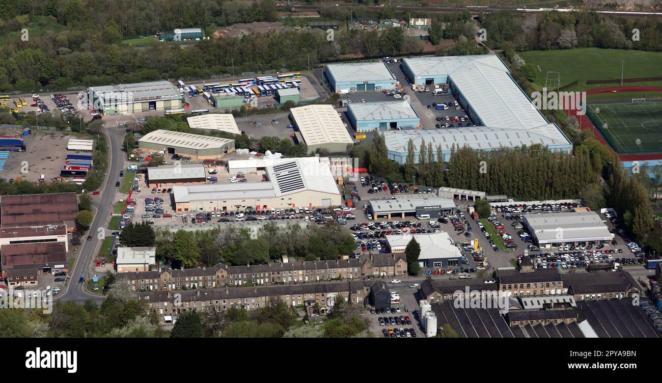 Vue aérienne du parc d'activités de Fieldhouse et du centre de construction de Brunel - Kirklees College, Leeds Road, Huddersfield, West Yorkshire Banque D'Images