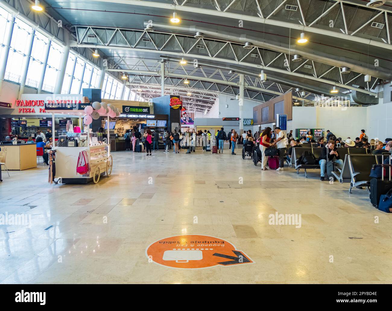 Mexique, APR 29 2023 - vue intérieure de l'aéroport international Miguel Hidalgo y Costilla Banque D'Images