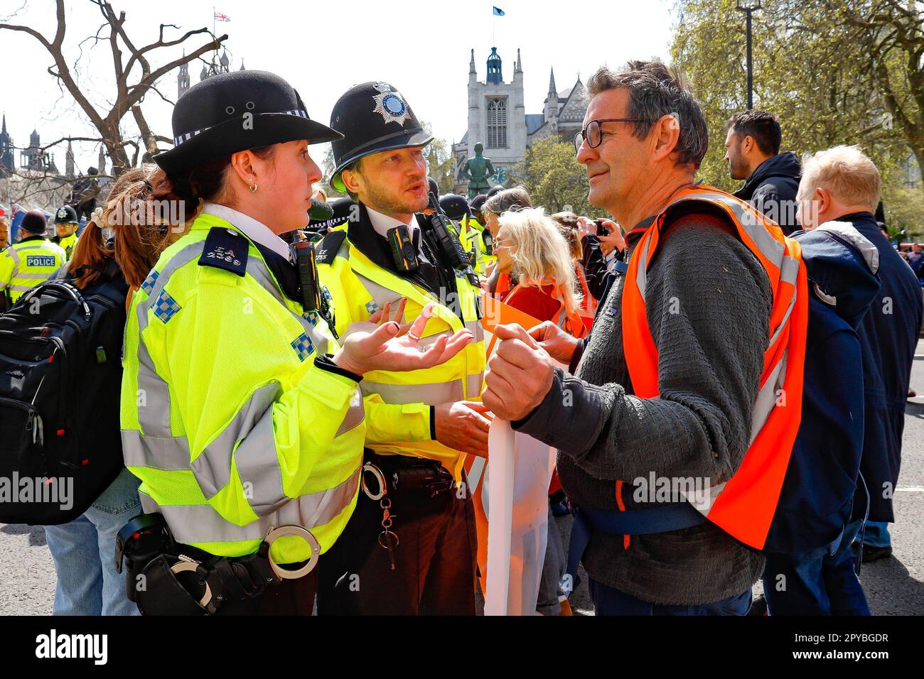 Londres, Angleterre, Royaume-Uni 3rd mai 2023 Un certain nombre d'arrestations sont faites alors que les manifestants de Just Stop Oil stop Slow Walk autour de Westminster mettant la circulation à l'arrêt. Banque D'Images