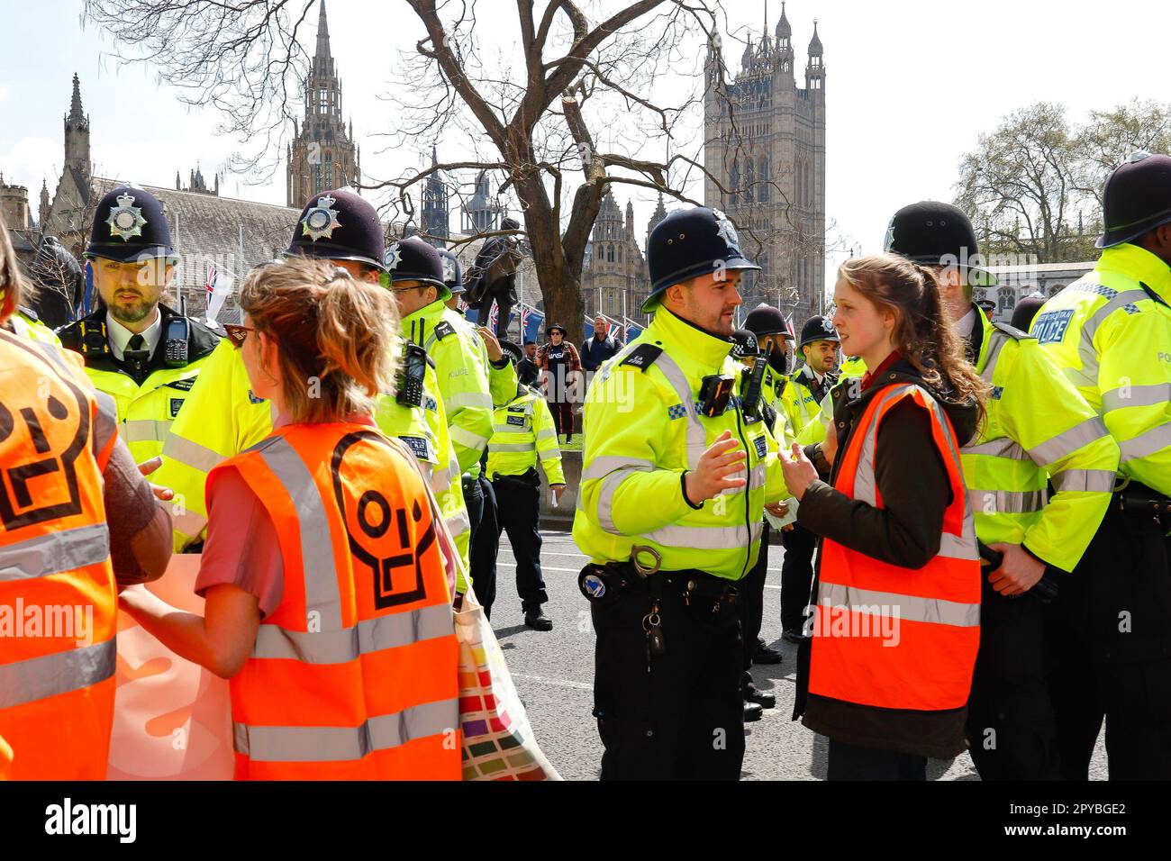 Londres, Angleterre, Royaume-Uni 3rd mai 2023 Un certain nombre d'arrestations sont faites alors que les manifestants de Just Stop Oil stop Slow Walk autour de Westminster mettant la circulation à l'arrêt. Banque D'Images