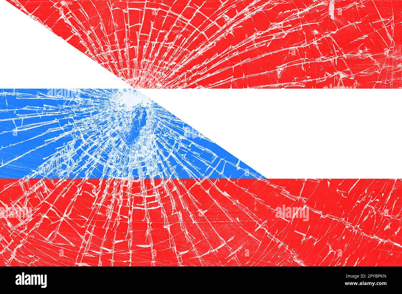 Drapeau russe aux fissures. Mauvaises relations avec les pays Banque D'Images