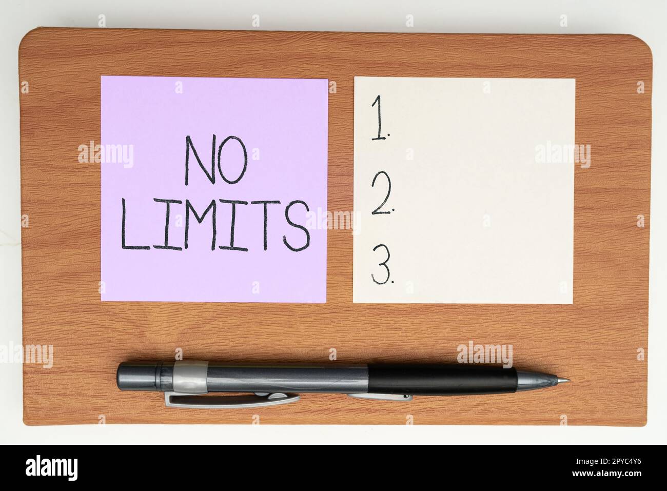 Inspiration montrant le signe aucune limite. Internet concept pour faire tout ce que vous pourriez avec des restrictions et de retenue Banque D'Images