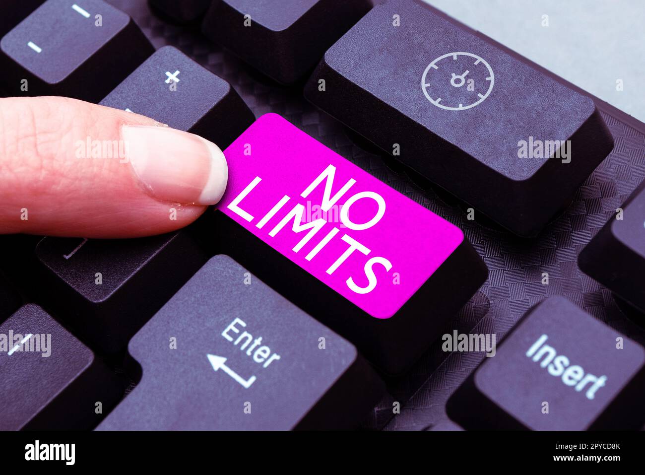 Symbole de texte indiquant aucune limite. Internet concept pour faire tout ce que vous pourriez avec des restrictions et de retenue Banque D'Images