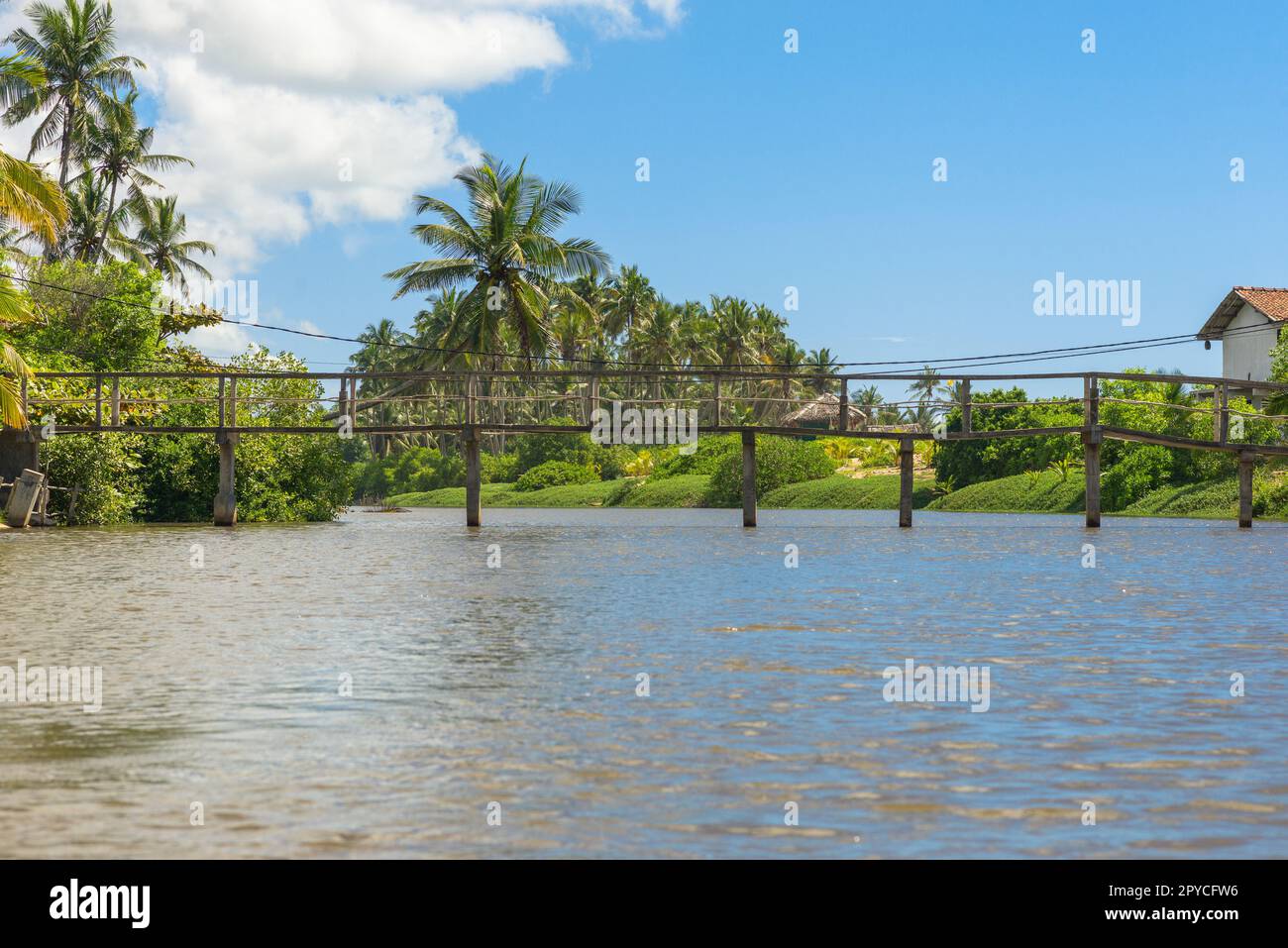 Grande lagune côtière panoramique à Rekawa près de la petite ville de Tangalle, au Sri Lanka Banque D'Images
