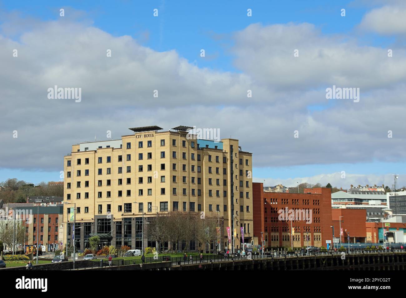 Le City Hotel à Queens Quay à Londonderry Banque D'Images