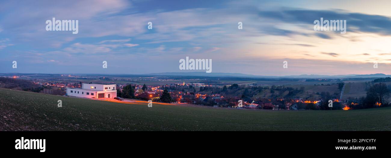 Panorama du village de Ritzing au coucher du soleil Banque D'Images