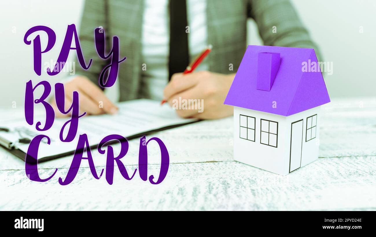 Texte montrant inspiration Pay by Card. Word for Payments on credit Debit Electronic Virtual Money Shopping Banque D'Images